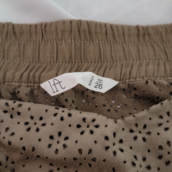 LFT - Suede-like brown, flowy, floral cut-out pattern, crop top/camisole - Picture 3 of 4